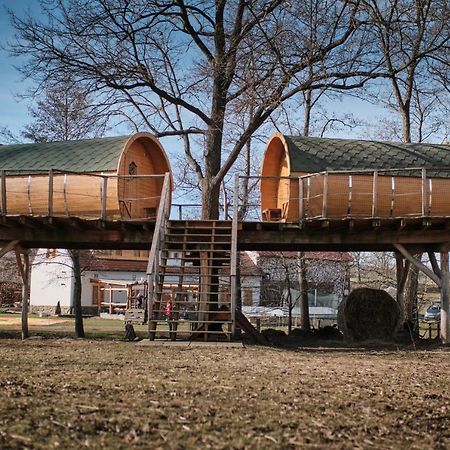 Jesenice  Viking Houses Strnadovsky Mlyn מראה חיצוני תמונה