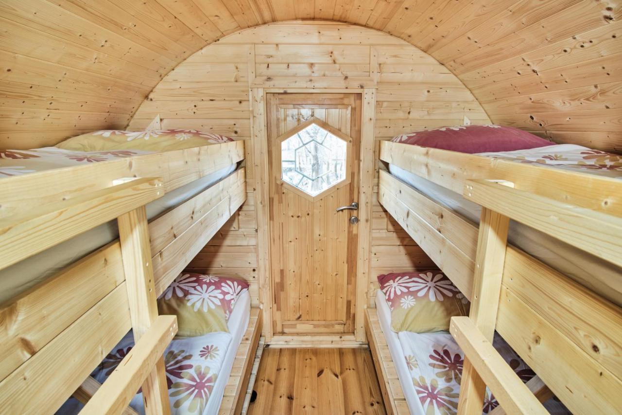 Jesenice  Viking Houses Strnadovsky Mlyn מראה חיצוני תמונה