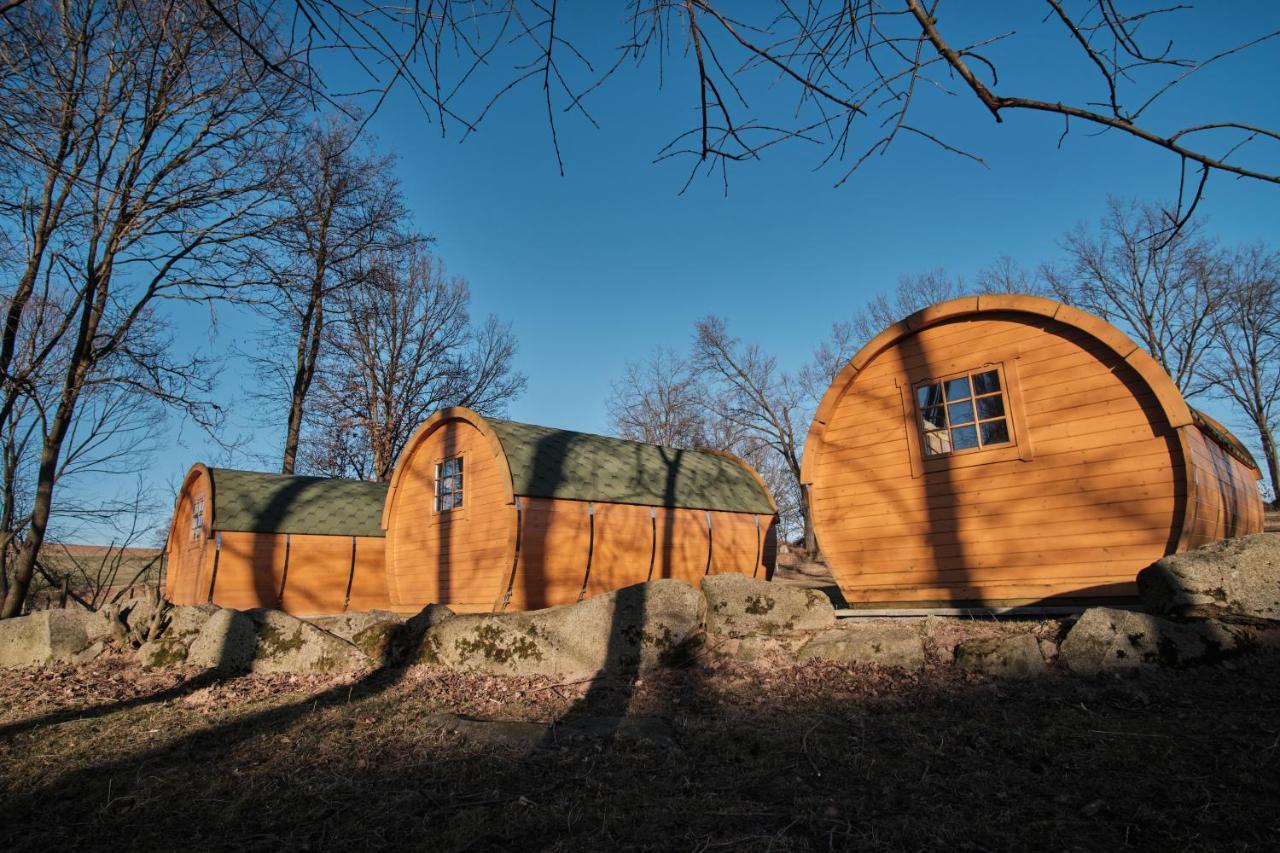 דירות Jesenice  Viking Houses Strnadovsky Mlyn מראה חיצוני תמונה