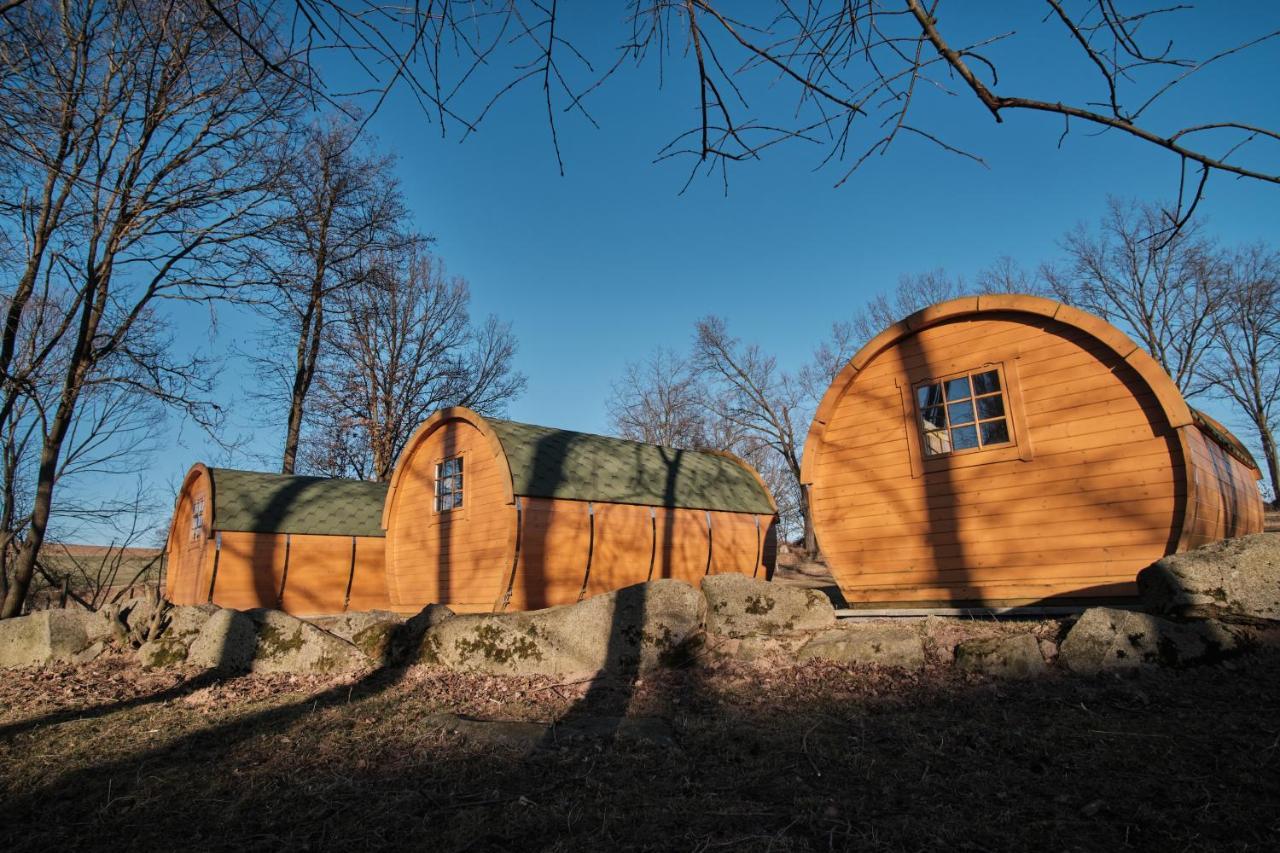 Jesenice  Viking Houses Strnadovsky Mlyn מראה חיצוני תמונה